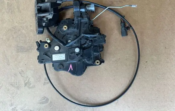Volkswagen Transporter - Caravelle T5 Sliding door lock 7H0843654CD