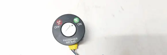 KIA Rio Passenger airbag on/off switch 