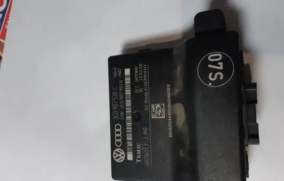 Volkswagen PASSAT B6 Gateway control module 3C0907530C 3C0907951A 402063TFJ