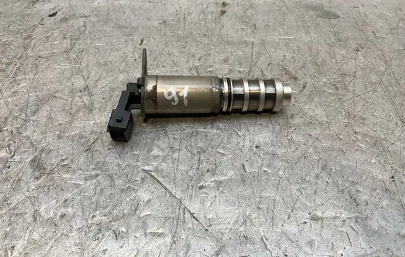 BMW 5 F10 F11 Camshaft vanos timing valve 8605123 13151880