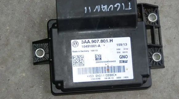 Volkswagen Tiguan Hand brake control module 3AA907801H