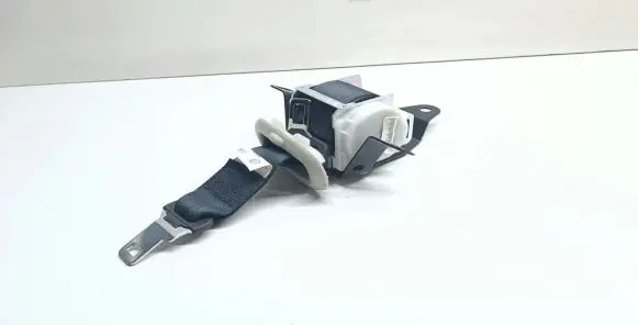 Middle seatbelt (rear)