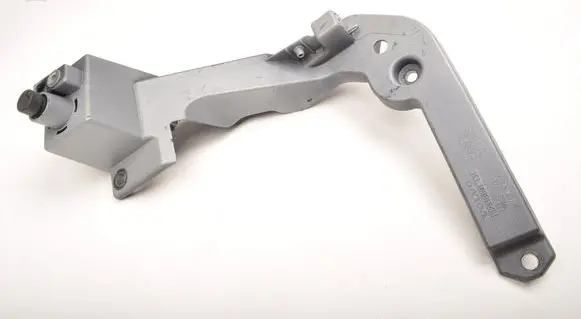 Volvo XC40 Fender mounting bracket 32318691