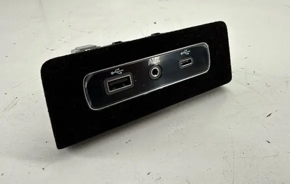 Alfa Romeo Stelvio USB socket connector 01561523850