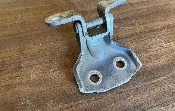 KIA Sorento Front door upper hinge