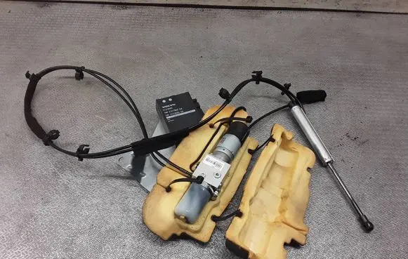 Volvo XC70 Tailgate hydraulic set 30716759 31218393
