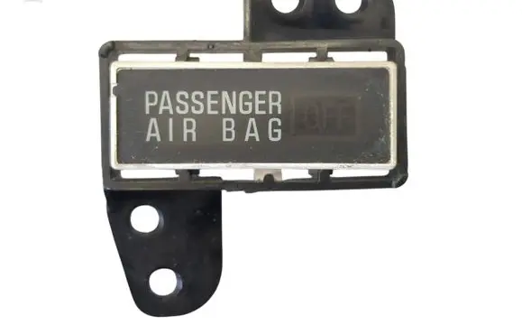Mitsubishi Grandis Passenger airbag on/off switch R3311