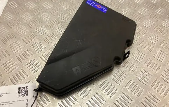 Volvo XC90 Fuse box cover 31398001