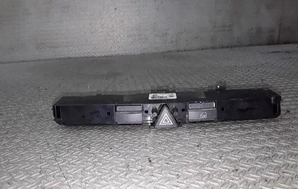 Opel Zafira B Hazard light switch 13100105