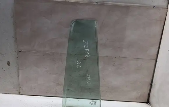 Opel Zafira B Rear vent window glass 43R001582 E000199