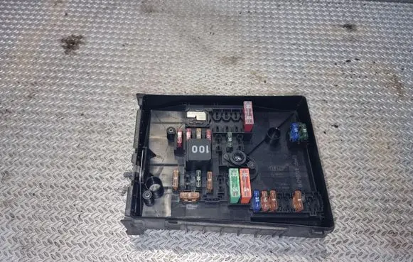 Volkswagen Caddy Fuse module 1K0937124K