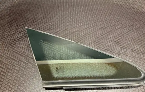 Opel Zafira B Front triangle window/glass 43R007951 E000255 DOT24AS2M19