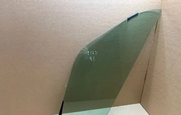 Renault Master III Front door vent window glass four-door 