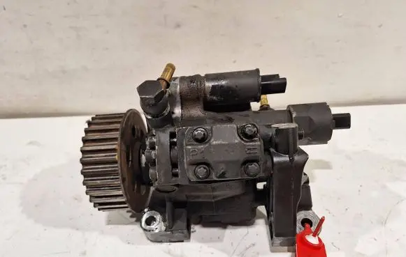 Renault Megane II Fuel injection high pressure pump 8200430599