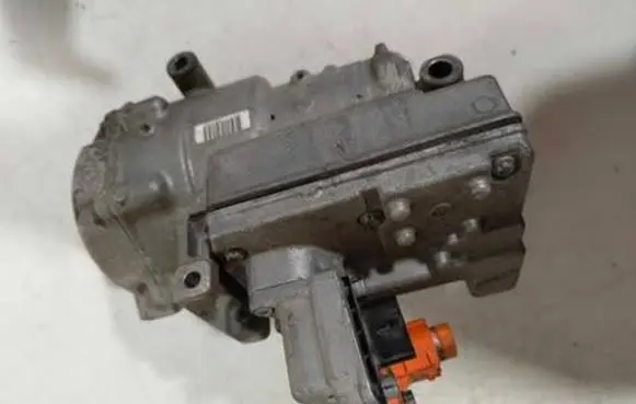 Nissan Leaf I (ZE0) Air conditioning (A/C) compressor (pump) F036010 00384L1