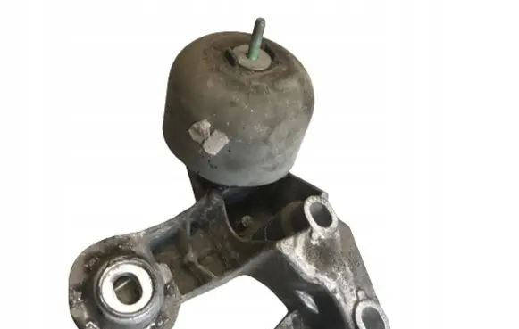 Audi A4 S4 B5 8D Engine mounting bracket 4B0199352A