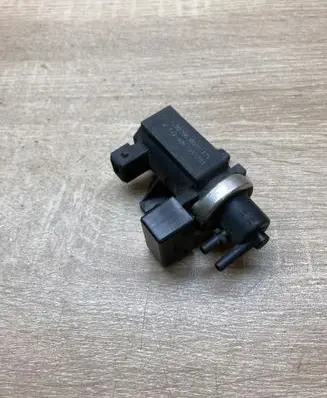 BMW 5 E39 Turbo solenoid valve 2247906