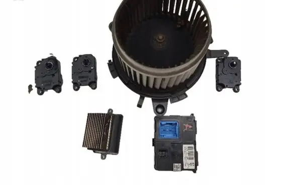 Citroen C4 II Picasso Heater fan/blower 9811039380