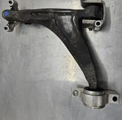 Volvo XC60 Front lower control arm/wishbone 32246811