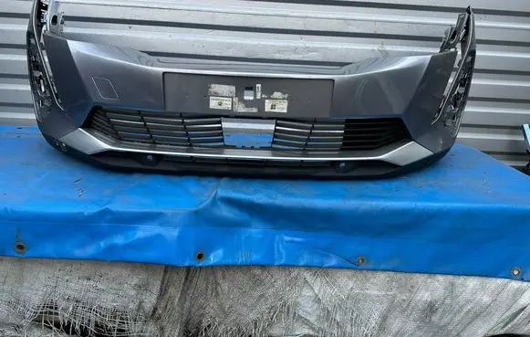 Peugeot 5008 II Front bumper 9836768577 99936296 9836769580