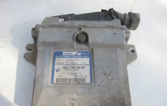 Renault Trafic I Engine control unit/module 7700106482 7700110128