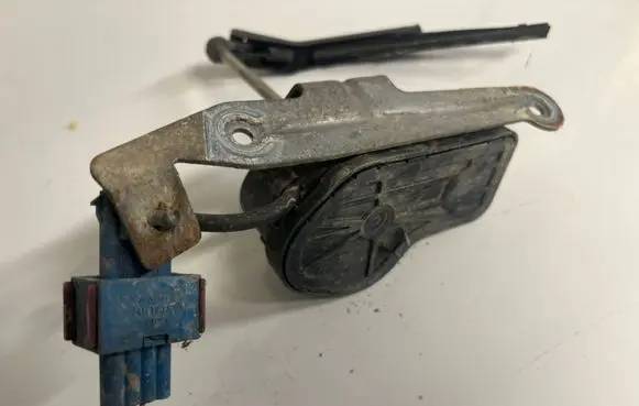 Saab 9-3 Ver1 Headlight wiper motor 0390206934