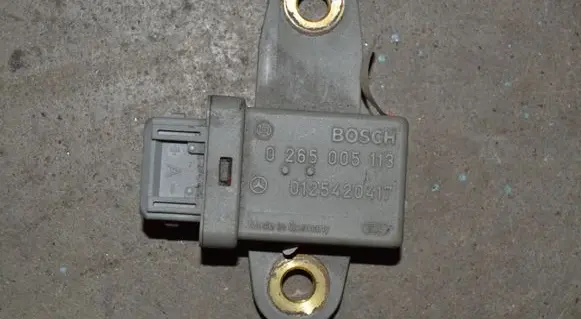 Mercedes-Benz E W210 ESP acceleration yaw rate sensor 0265005113 0125420417
