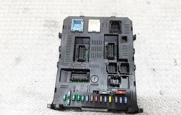 Citroen C4 I Fuse module 9660105980