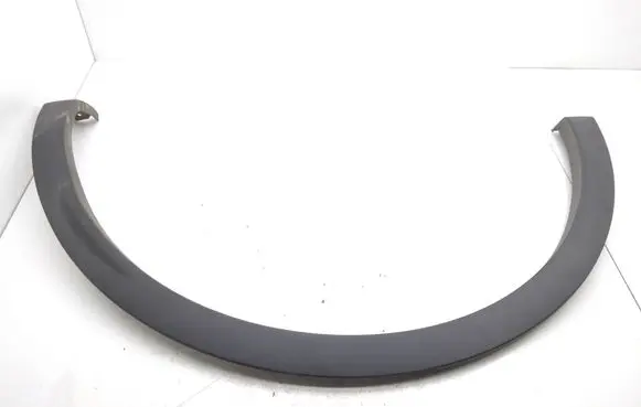 Rear fender molding trim