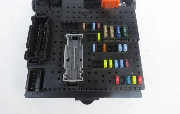 Volvo XC90 Fuse module 30786646 06W502 28080156
