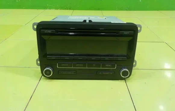 Volkswagen Golf VI Radio/CD/DVD/GPS head unit 7647201360 1K0035186AA