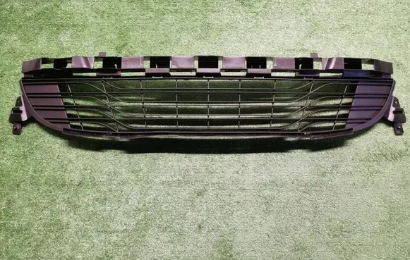Renault Megane III Front bumper lower grill 622540001RDANEK 622540001R