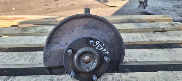 Front wheel hub