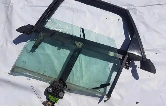 Audi A4 S4 B6 8E 8H Rear door window/glass frame 