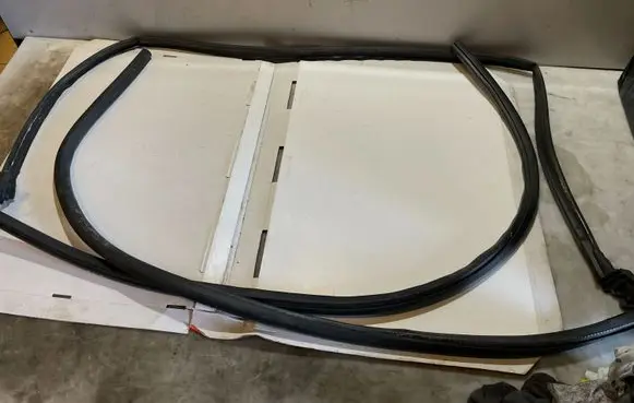 Audi TT TTS Mk2 Rear door rubber seal (on body) 8J7831705B 8J7831707