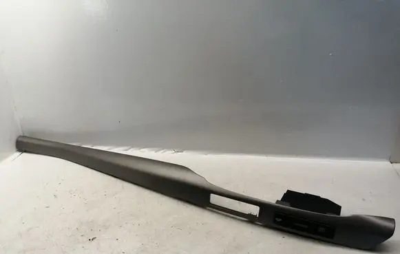 Dashboard glove box trim