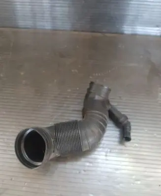 Volkswagen Scirocco Turbo air intake inlet pipe/hose 3C0129654