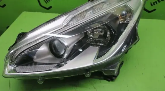 Peugeot 208 Headlight/headlamp