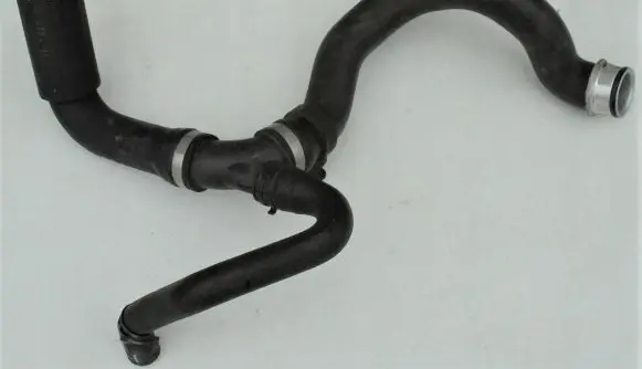 Mercedes-Benz C W203 Engine coolant pipe/hose 5958468