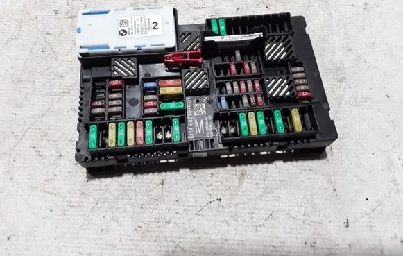 BMW 5 G30 G31 Fuse module 6992957