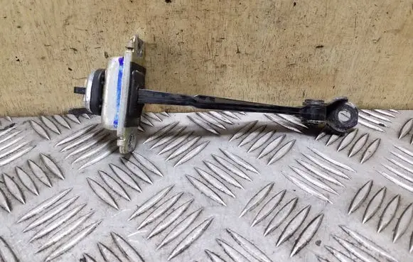 Chevrolet Captiva Front door check strap stopper