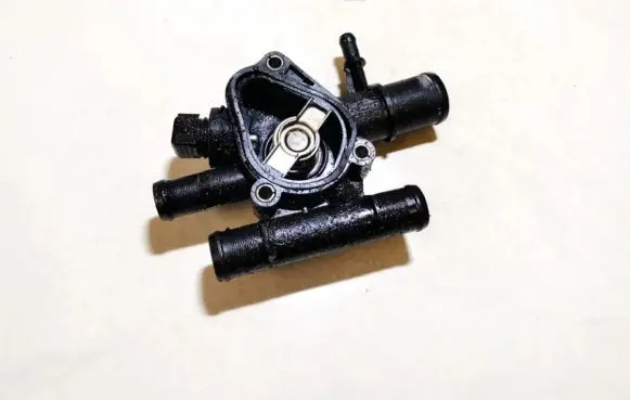 Engine coolant pipe/hose