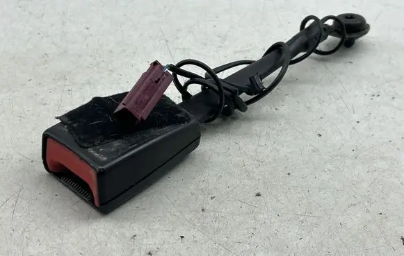 Ford Focus Front seatbelt buckle BM5161208AAW 620392200A S8GCD010611