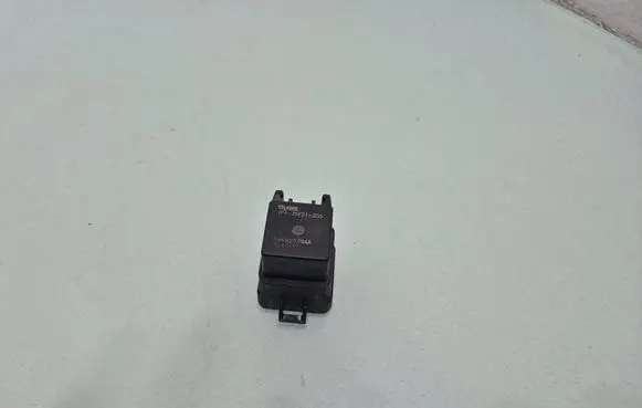 Dodge Journey Other relay 04692079AA