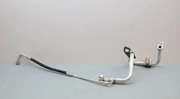 BMW 5 G60 G61 Air conditioning (A/C) pipe/hose V15A35F4002
