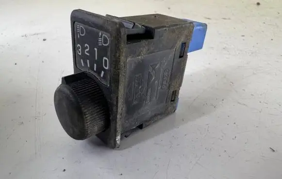 Nissan Micra Headlight level height control switch 37044A D42502