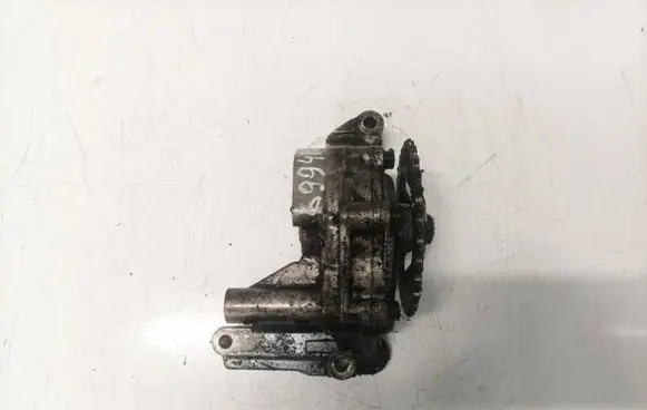Volkswagen PASSAT B5 Oil pump 06a115105
