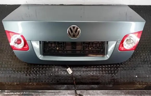 Volkswagen Jetta V Tailgate/trunk/boot lid LA6R