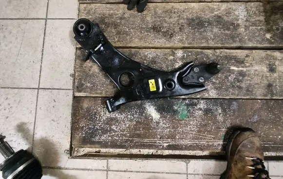 Hyundai Santa Fe Front lower control arm/wishbone 20181218