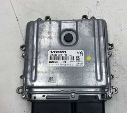 Volvo V70 Engine control unit/module 30785100 1039S18372 0281012765